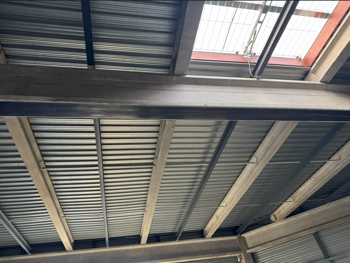 Réhabilitation d'un hangar industriel en béton précontraint 